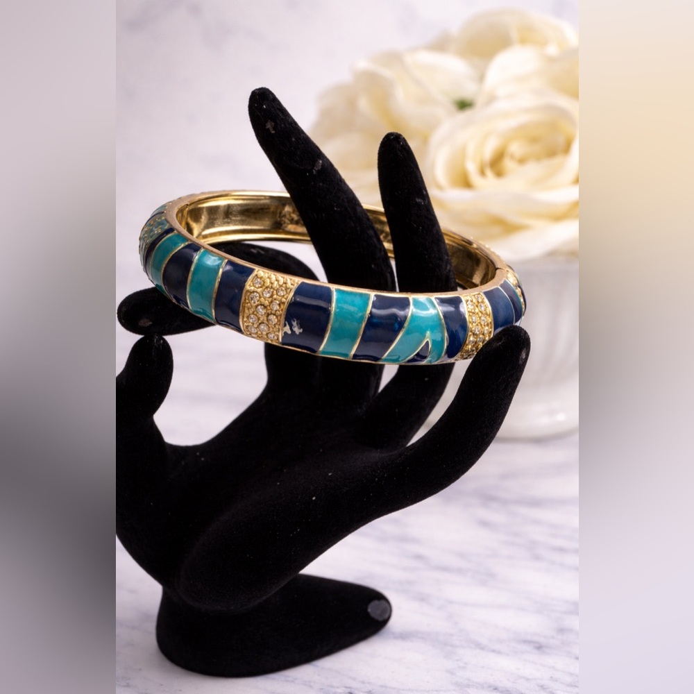 Chic Turquoise and Gold Bracelet